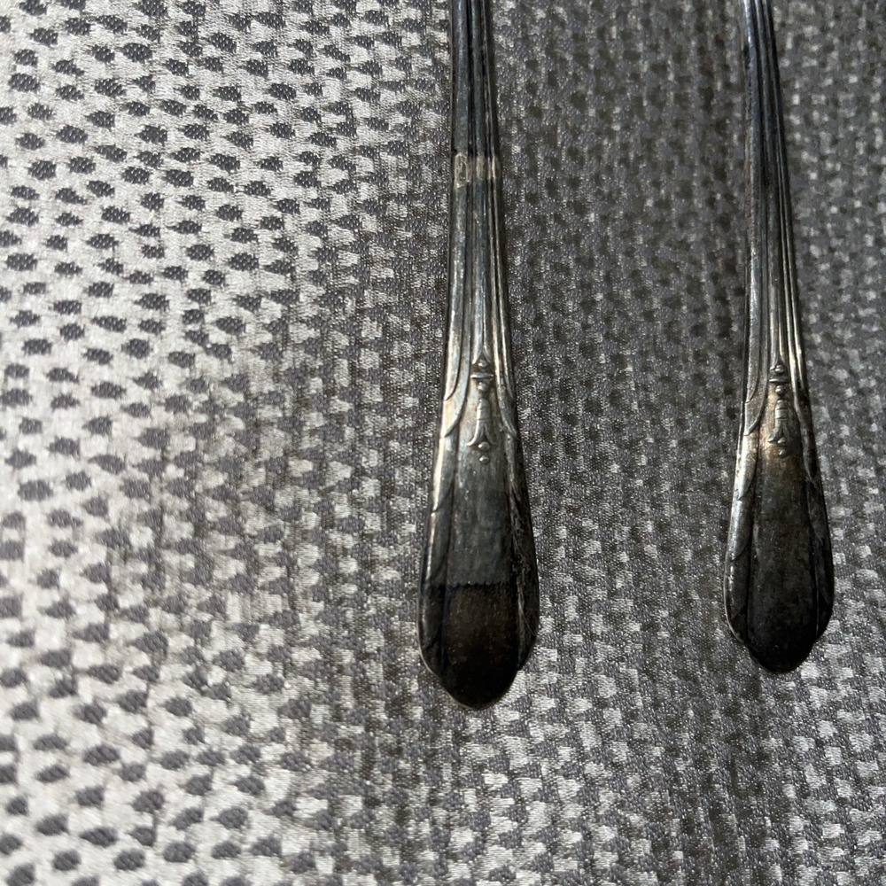 2 Oneida LYNNWOOD Silver-plate Serving Spoons Need Polished - Picture 2 of 11